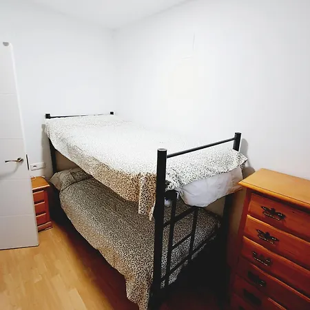 Beautiful 3 Bedroom, Carihuela דירה